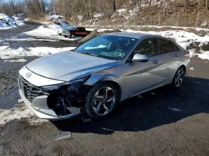 Hyundai Elantra 2.0L 4 2023