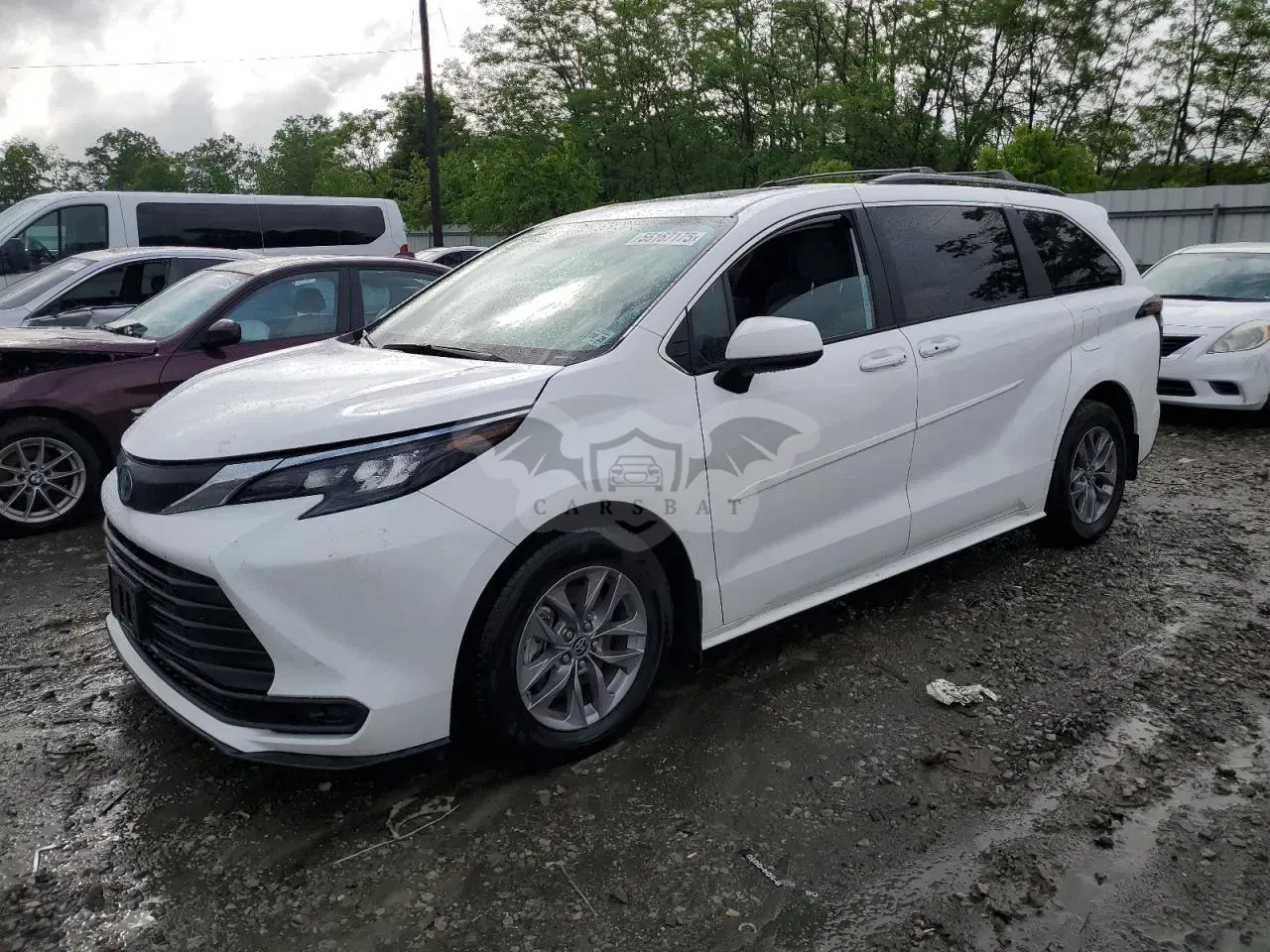 Toyota Sienna LE 2.5L 4 2025