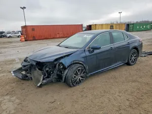 Toyota Camry SE 2.5L 4 2021
