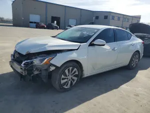 Nissan Altima 2.5L 4 2020