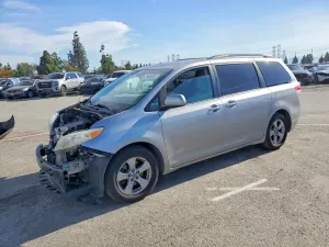 Toyota Sienna 3.5L 6 2011