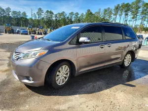 Toyota Sienna 3.5L 6 2015