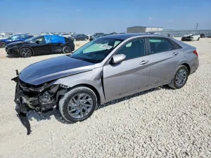 Hyundai Elantra SEL 2.0L 4 2024