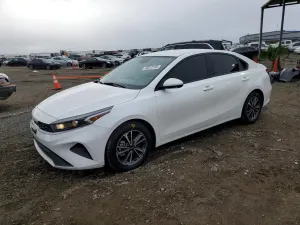 Kia Cerato / Forte / K3 LX 2 L 4 2023