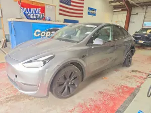 Tesla Model Y 2025