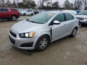 Chevrolet Aveo (Sonic) LT 1.8L 4 2015