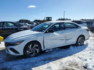 Hyundai Elantra 2.0L 4 2025
