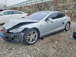 Tesla Model S 2014