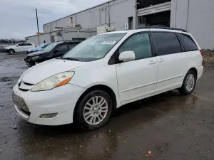 Toyota Sienna 3.5L 6 2010