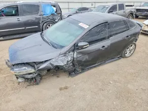 Ford Focus SE 2.0L 4 2016