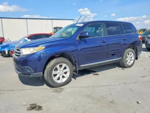 Toyota Highlander BASE 2.7L 4 2011