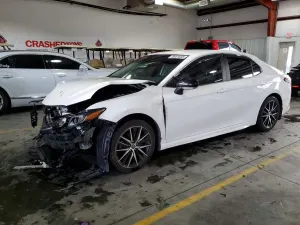 Toyota Camry SE 2.5L 4 2022