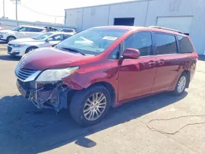 Toyota Sienna 3.5L 6 2013