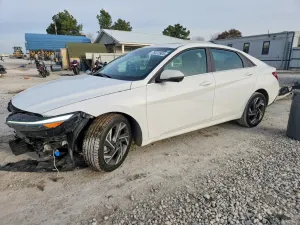 Hyundai Elantra 2.0L 4 2024