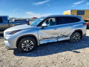 Toyota Highlander 3.5L 6 2021