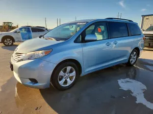 Toyota Sienna 3.5L 6 2015