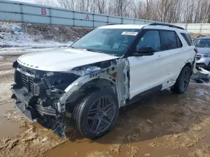 Ford Explorer 2.3L 4 2025