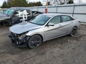 Hyundai Elantra 2.0L 4 2023