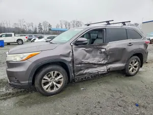 Toyota Highlander 3.5L 6 2015