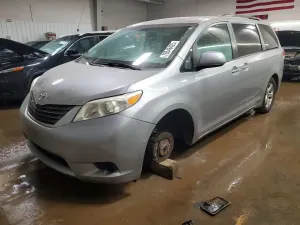 Toyota Sienna 3.5L 6 2012