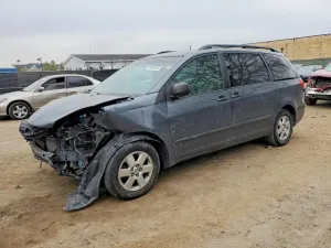 Toyota Sienna 3.5L 6 2010