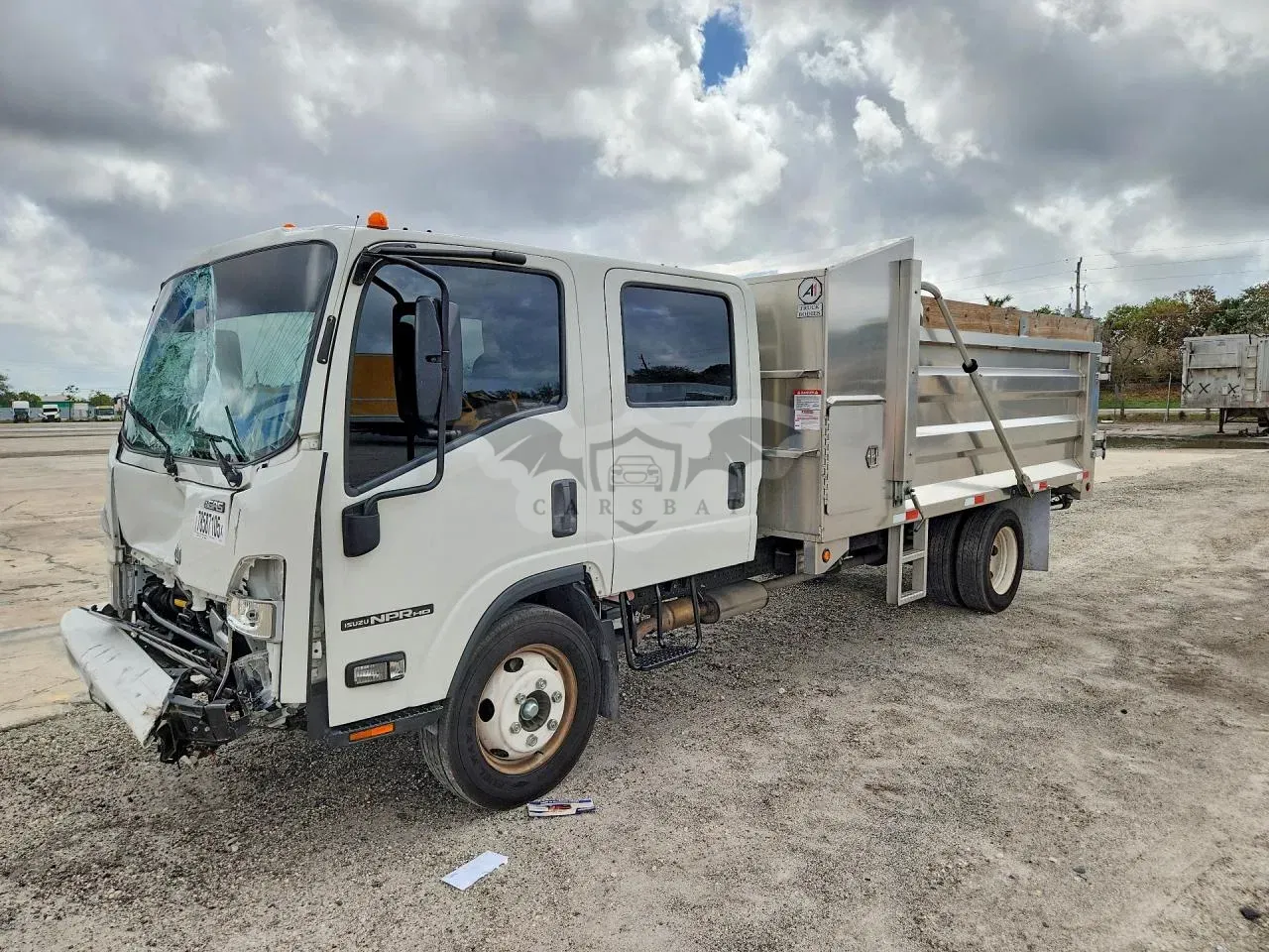 Isuzu NPR 6.6L 8 2024