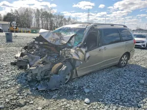 Toyota Sienna 3.5L 6 2010