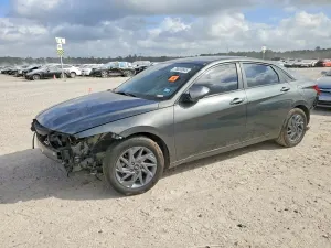 Hyundai Elantra 2.0L 4 2024