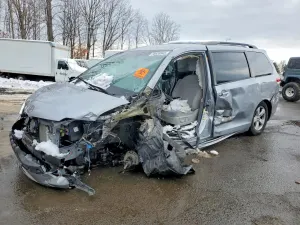 Toyota Sienna 3.5L 6 2012