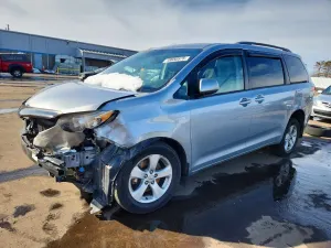 Toyota Sienna 3.5L 6 2013