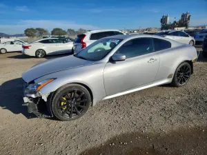 Infiniti G37 3.7L 6 2011