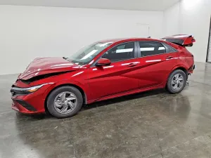 Hyundai Elantra 2.0L 4 2025