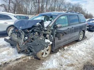 Toyota Sienna 3.5L 6 2014