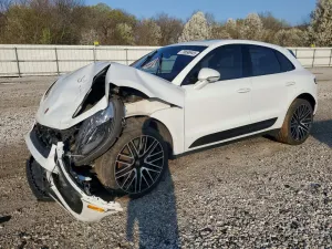 Porsche Macan 2.0L 4 2024
