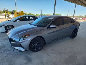 Hyundai Elantra 2.0L 4 2022