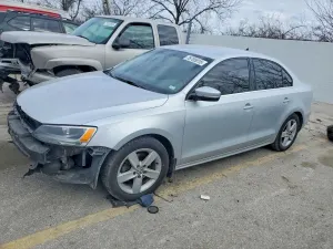 Volkswagen Jetta 2.0L 4 2014