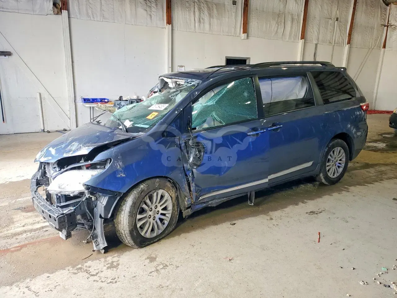 Toyota Sienna 3.5L 6 2015