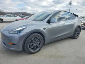Tesla Model Y 2025