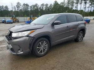 Toyota Highlander 3.5L 6 2017