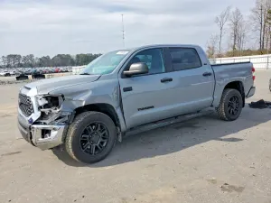 Toyota Tundra 5.7L 8 2021