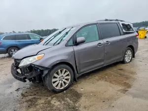 Toyota Sienna 3.5L 6 2011