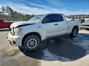 Toyota Tundra 5.7L 8 2013
