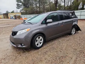 Toyota Sienna 3.5L 6 2017