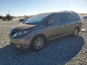 Toyota Sienna 3.5L 6 2011