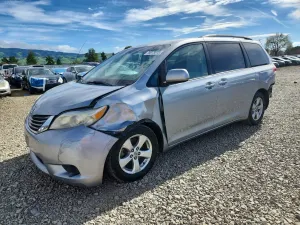 Toyota Sienna 3.5L 6 2014