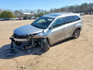 Toyota Highlander 3.5L 6 2015