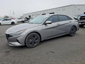 Hyundai Elantra 2.0L 4 2023