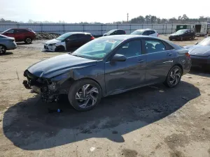Hyundai Elantra 2.0L 4 2025