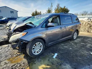 Toyota Sienna 3.5L 6 2015