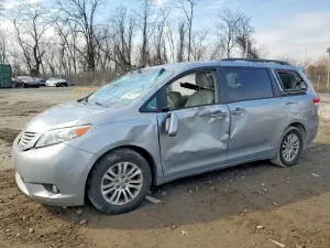 Toyota Sienna 3.5L 6 2014